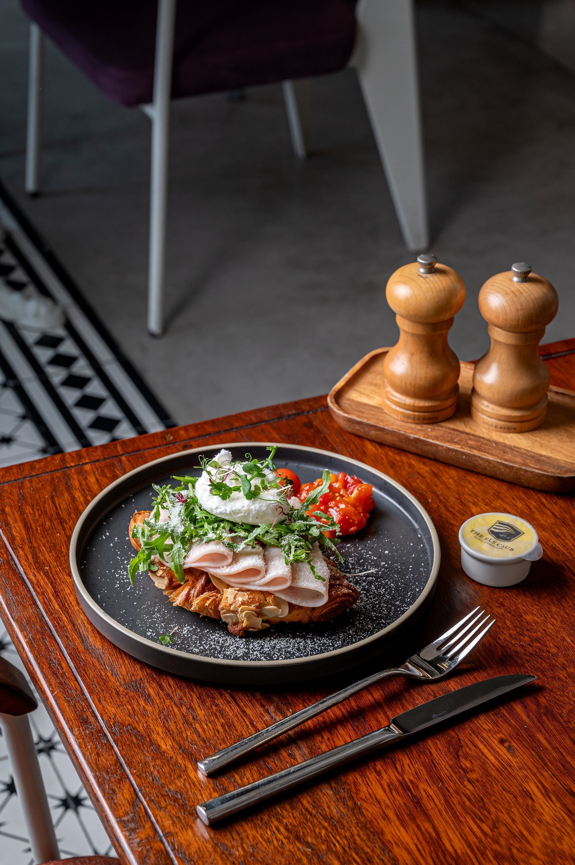 261 Bar & Restaurant, The Els Club Dubai